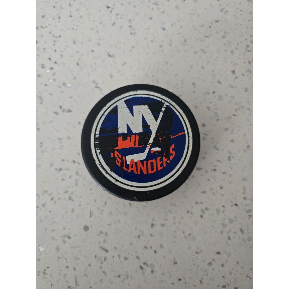 New York Islanders NHL Hockey Puck Logo Official Style Game collectible